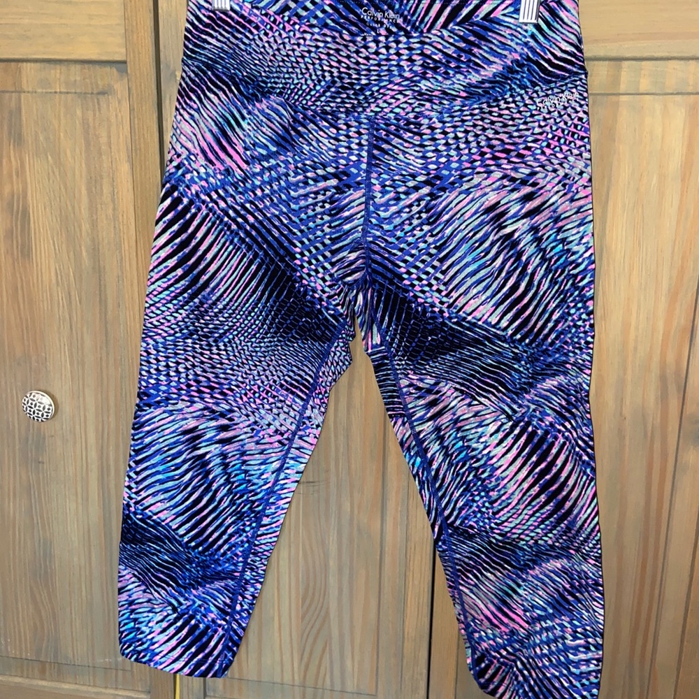 Calvin Klein Cropped Workout Leggings